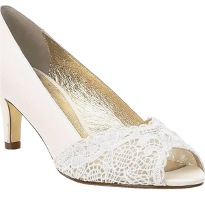 NWT Adrianna Papell Jude Ivory Satin Pumps Size 9